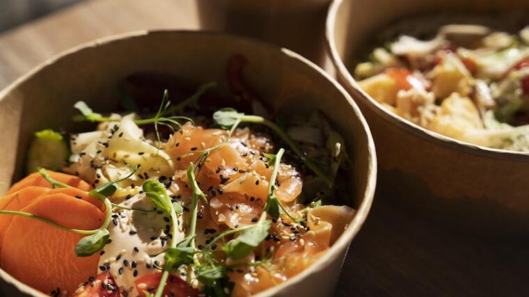 Hälsosam mat i skålar